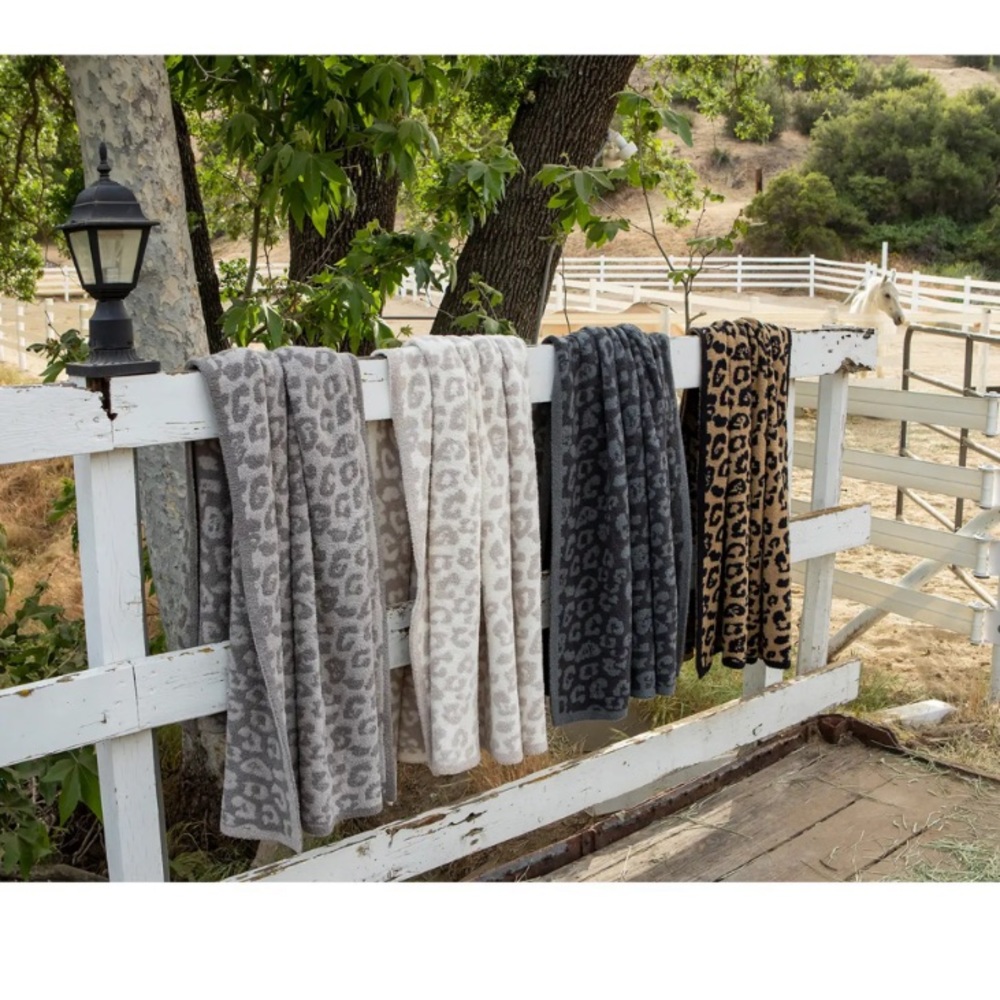 BAREFOOT DREAMS® In the Wild Throw Blanket in Charcoal/Black